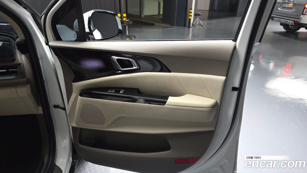 Kia Carnival 7-Seater Signature, 2023