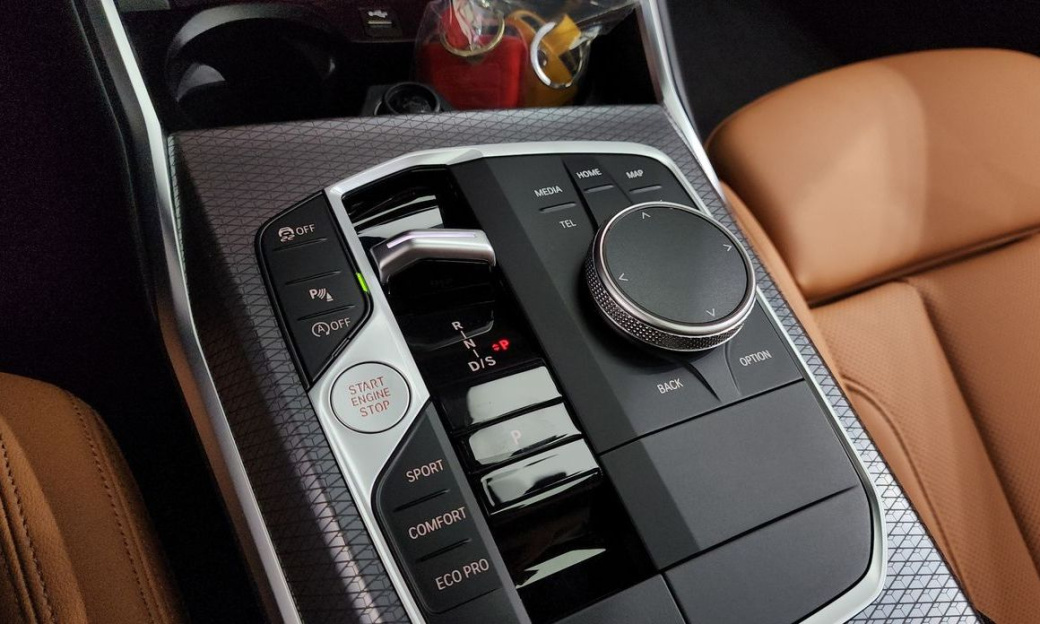 BMW 3-Series 320i M Sport, 2025