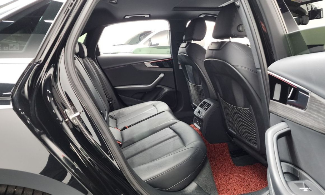 Audi A4 40 TFSI Premium, 2023