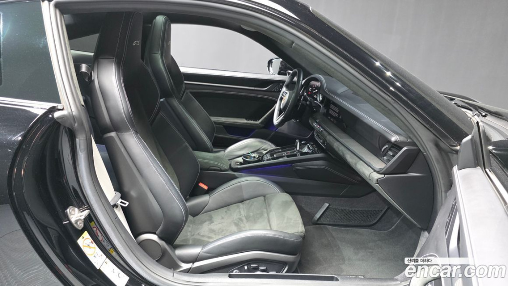 Porsche 911 Carrera 4 GTS, 2023