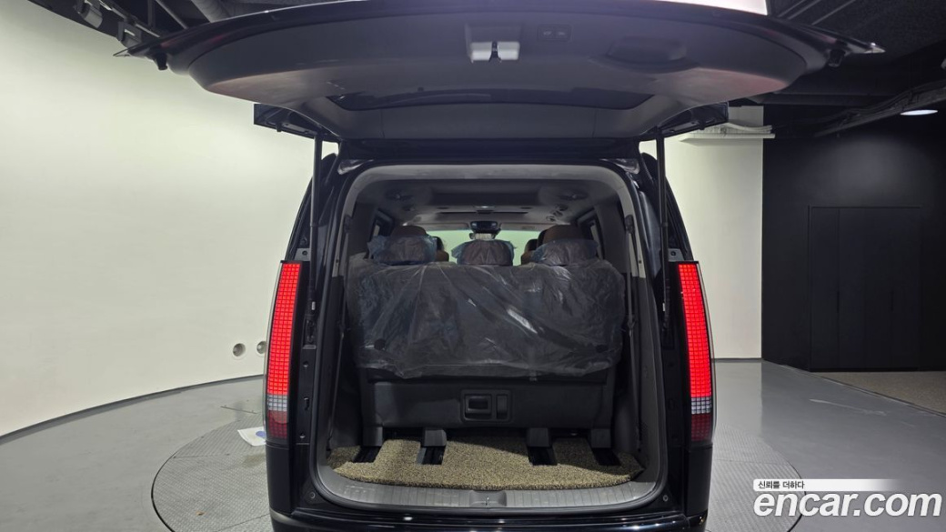Hyundai Staria 4WD Lounge 9-Seater, 2024
