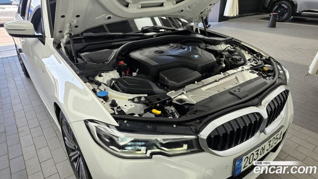 BMW 3-Series 320i M Sport, 2022