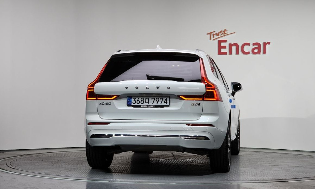 Volvo XC60 B5 Ultimate Bright, 2024