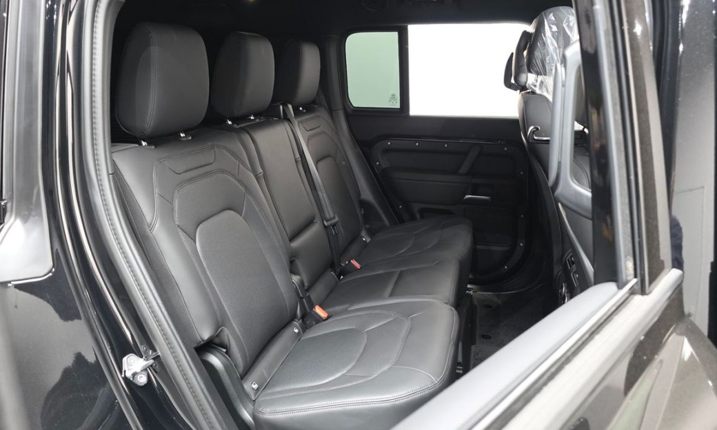 Land Rover Defender 130 P400 Outbound, 2025