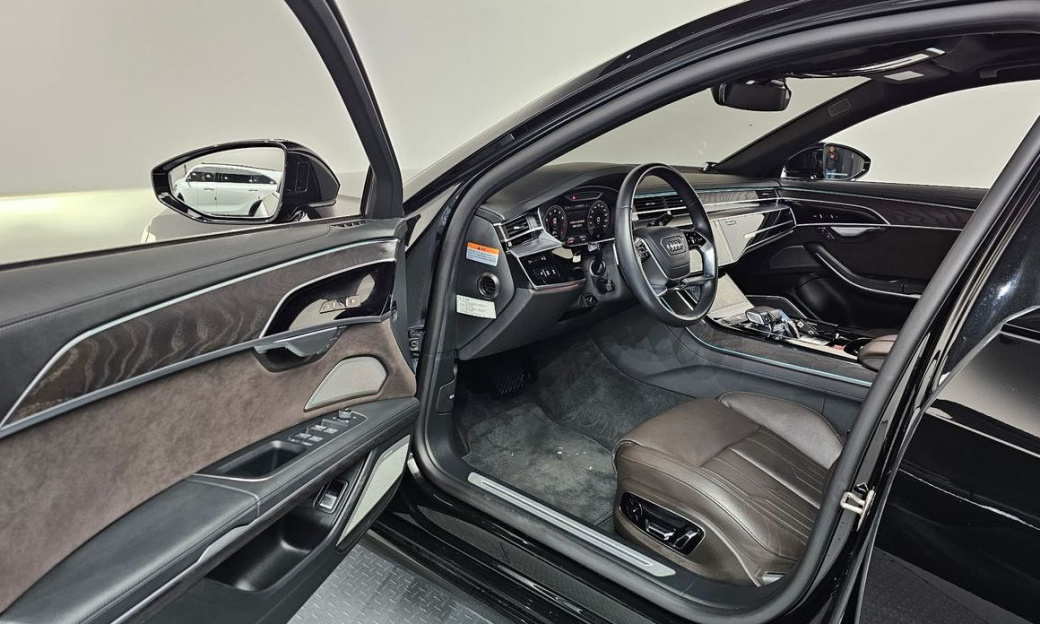 Audi A8 55 TFSI Quattro Premium LWB, 2023