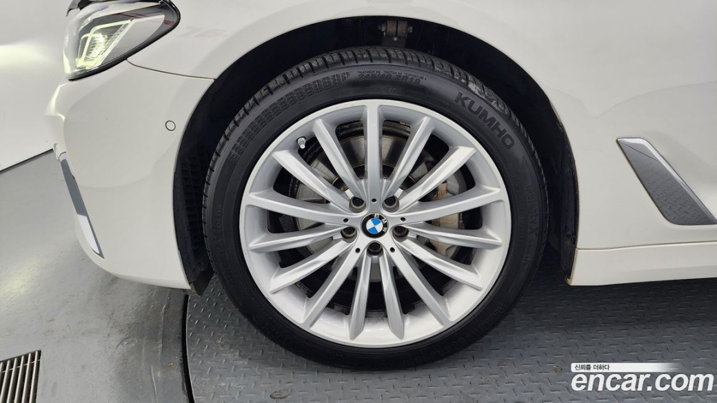 BMW 5-Series 530i xDrive Luxury, 2023