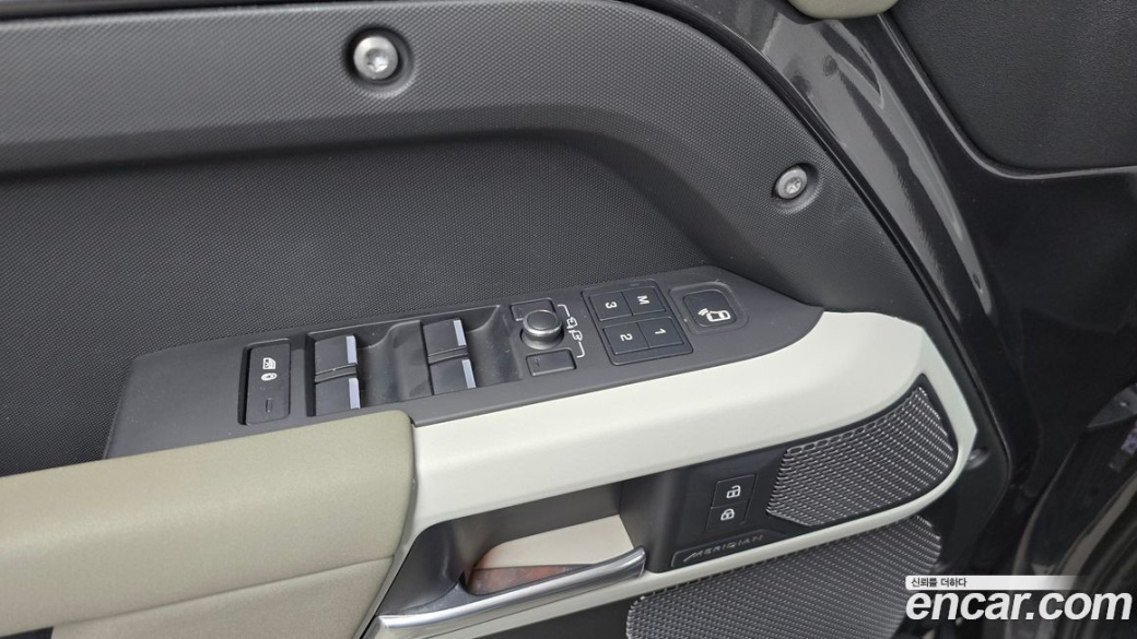 Land Rover Defender 110 P300 X-Dynamic SE, 2022
