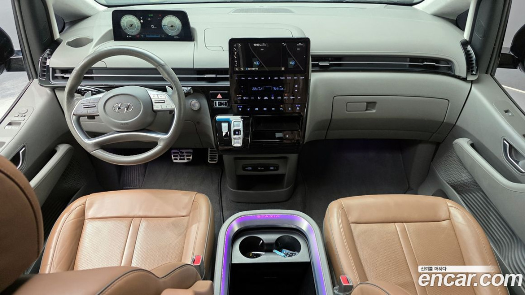 Hyundai Staria 4WD Lounge 7-Seater, 2023