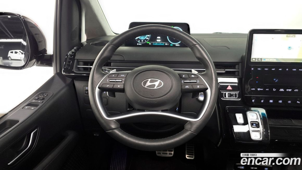 Hyundai Staria Lounge 7-Seater, 2025