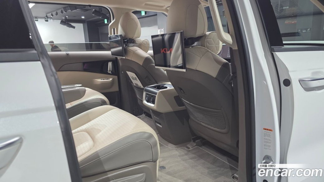 Kia Carnival 7-Seater Gravity, 2025