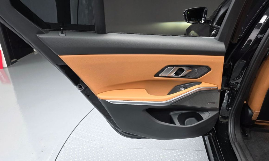 BMW 3-Series 320i M Sport, 2024