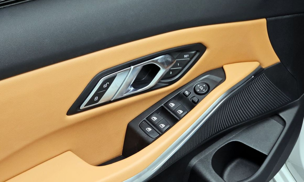 BMW 3-Series 320i, 2023