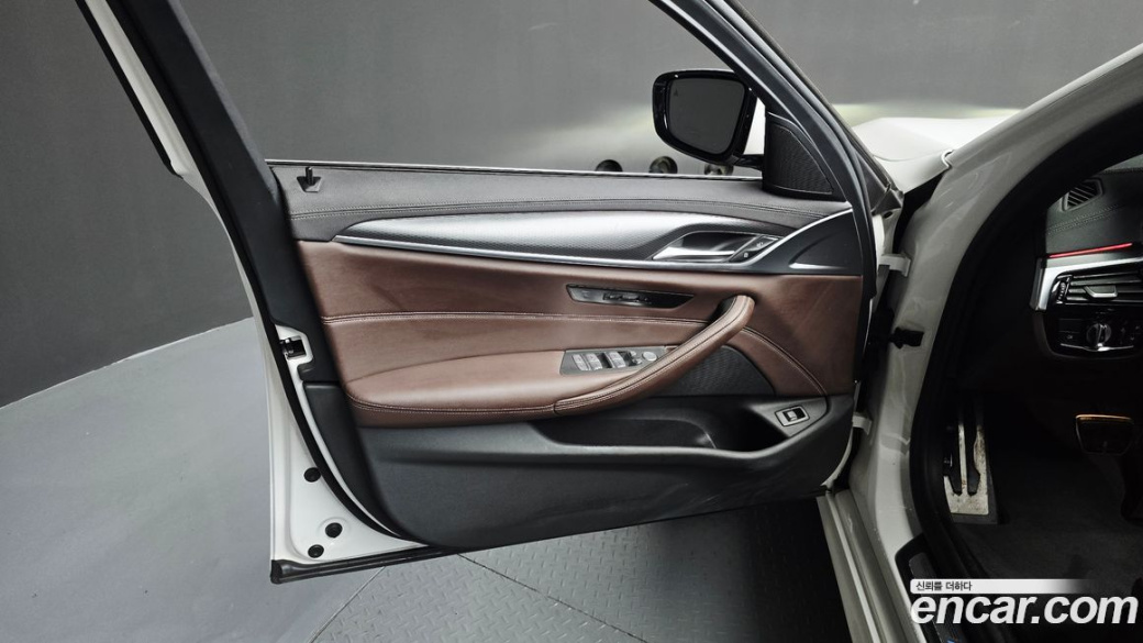 BMW 5-Series 523d M Sport, 2023