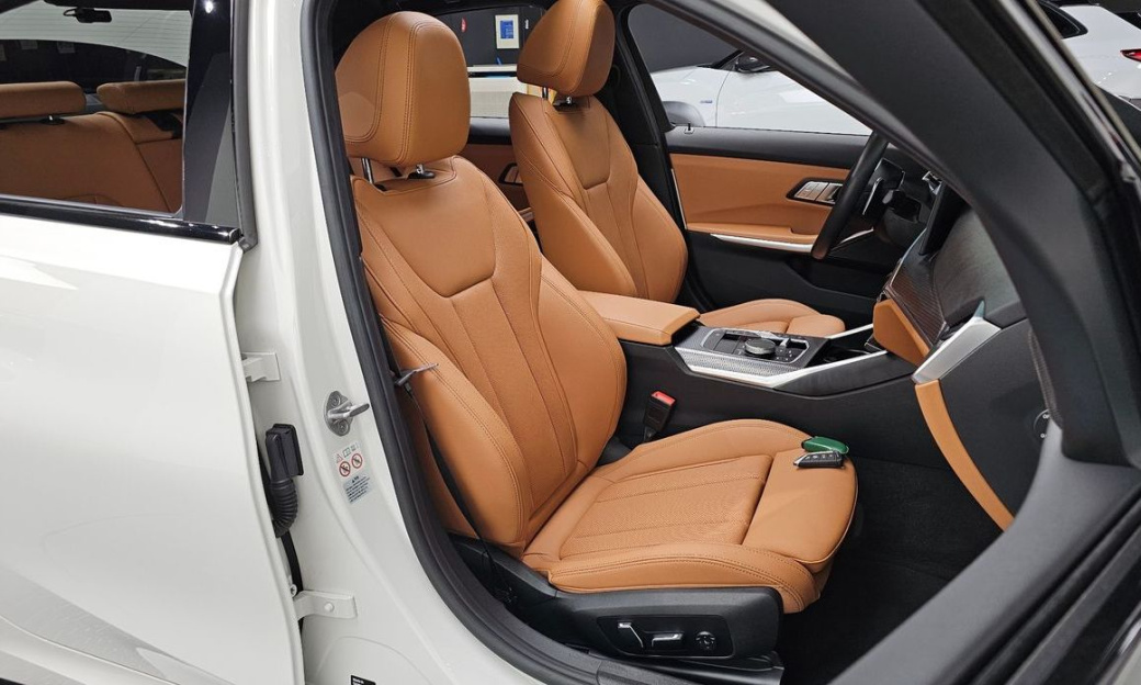 BMW 3-Series 320i M Sport, 2024