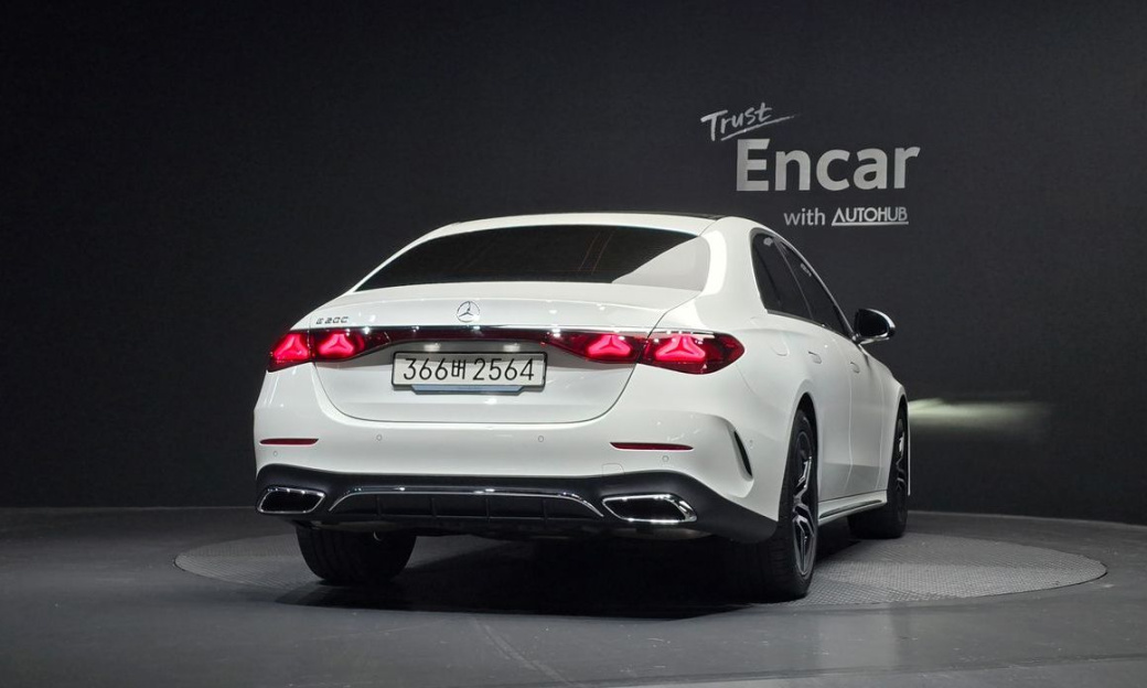Mercedes-Benz E-Class E200 AMG Line, 2026