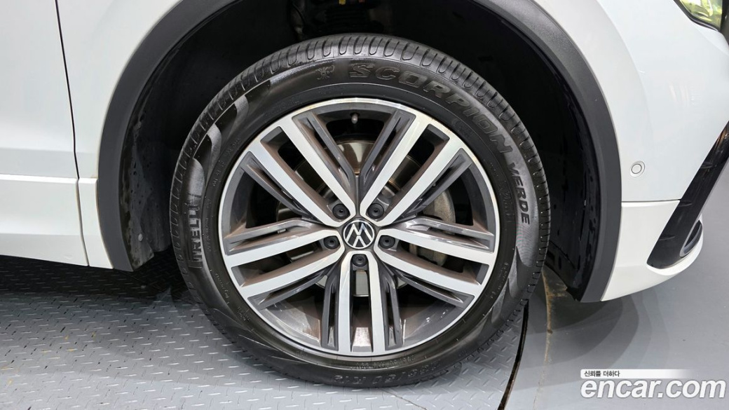 Volkswagen Tiguan 2.0 TSI R-Line, 2023