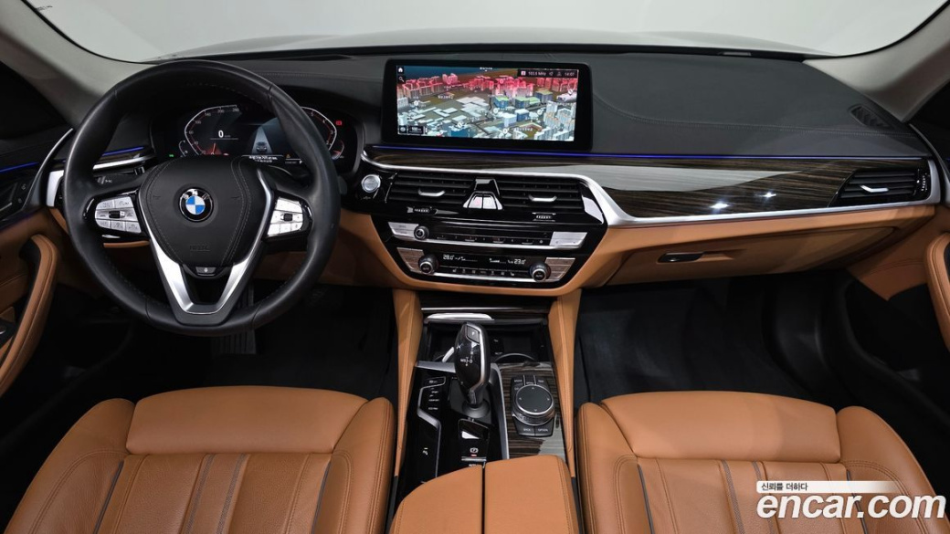 BMW 5-Series 520i Luxury, 2023