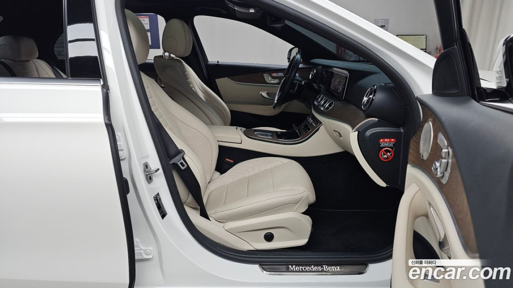 Mercedes-Benz E-Class E220d 4MATIC Exclusive, 2022