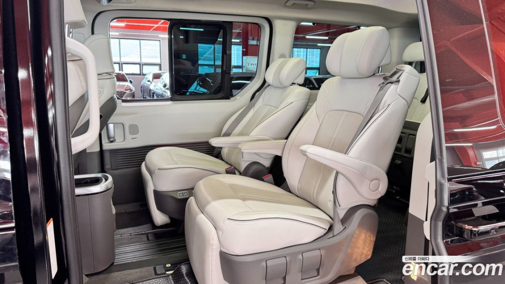 Hyundai Staria Lounge 7-Seater, 2022