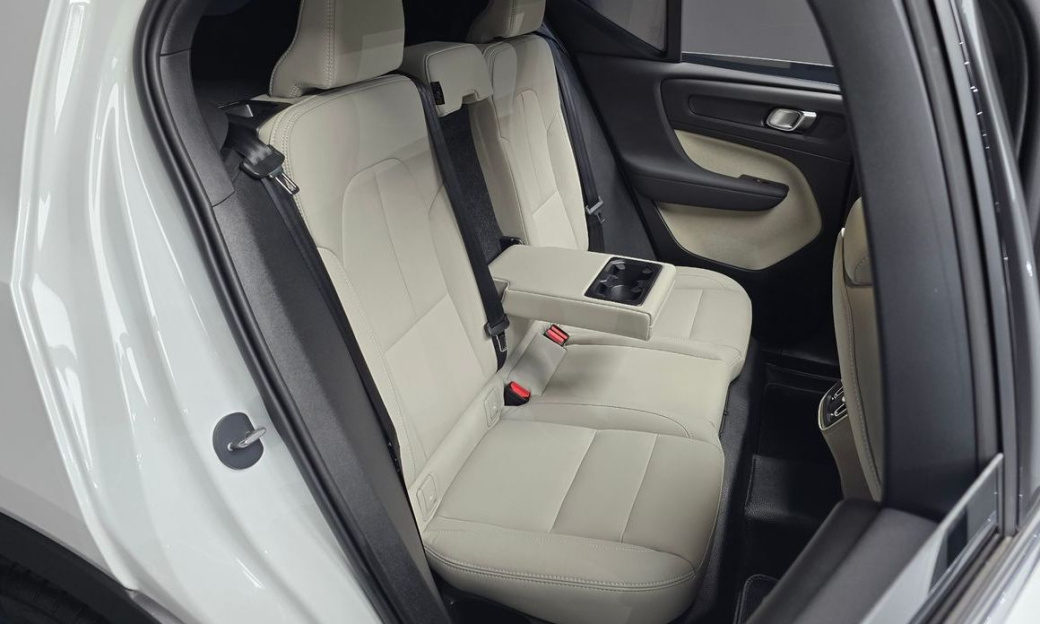 Volvo XC40 B4 Ultra Bright, 2025