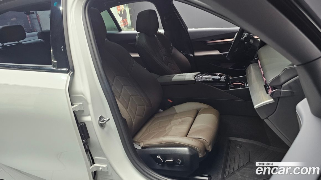BMW 5-Series 520i M Sport, 2025