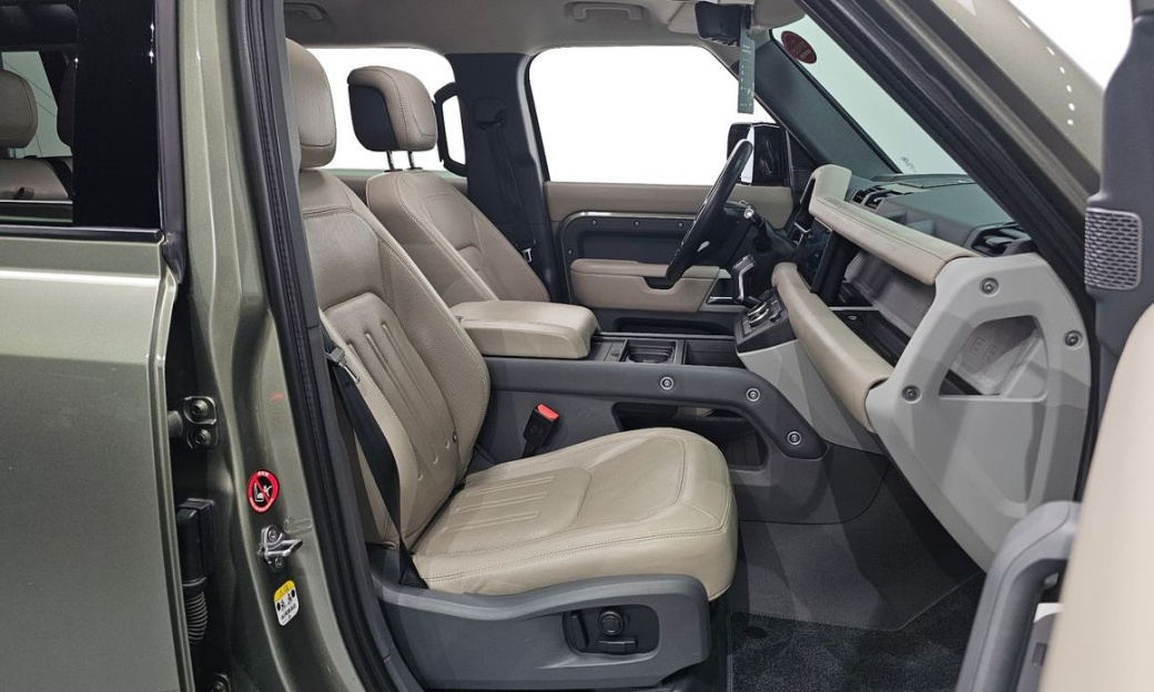 Land Rover Defender 110 D300 HSE, 2022