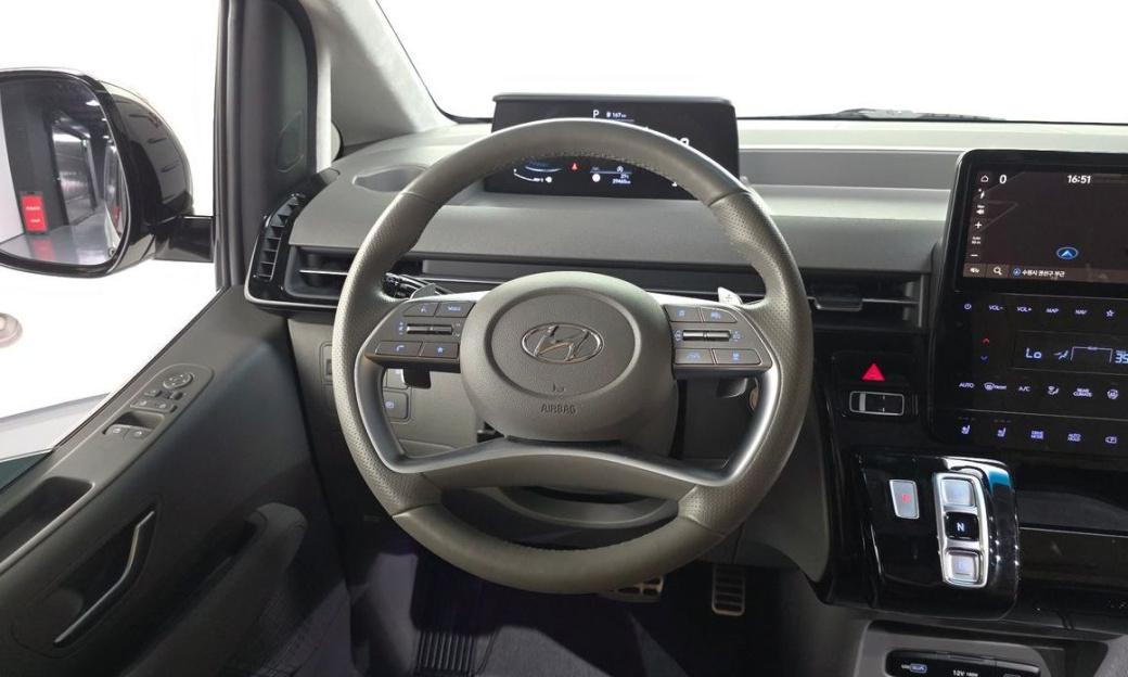 Hyundai Staria 2WD Camping Car, 2024