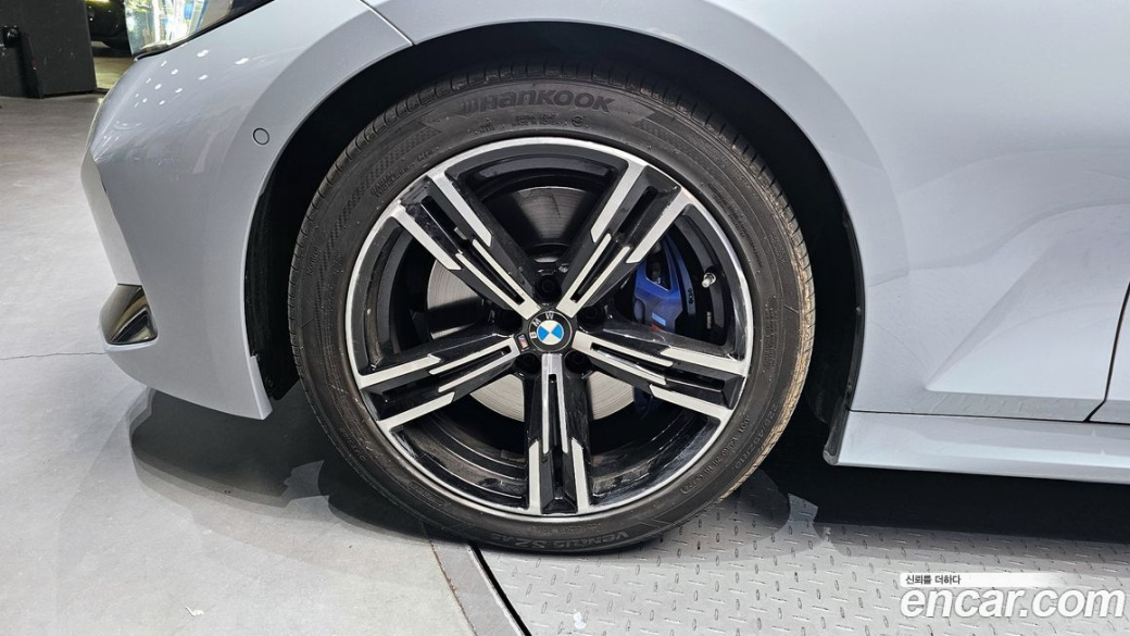 BMW 3-Series 320i M Sport, 2024