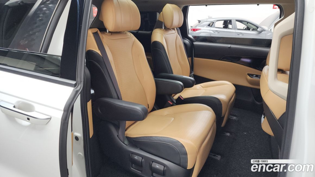Kia Carnival 7-Seater Signature, 2022