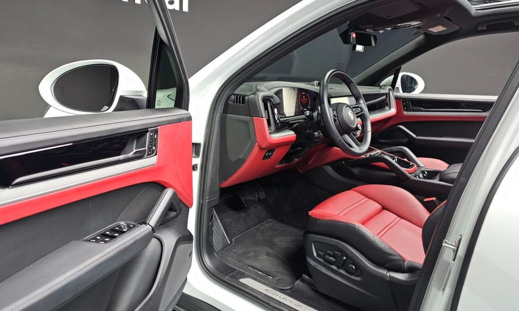 Porsche Cayenne 3.0, 2024