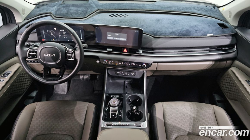 Kia Carnival 7-Seater Outdoor, 2025