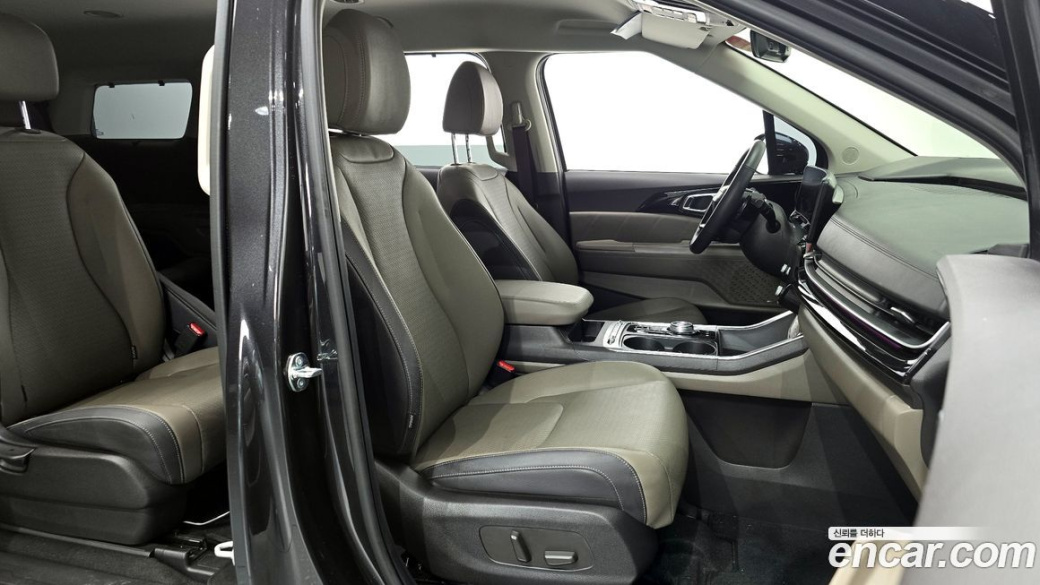 Kia Carnival 9-Seater Signature, 2025