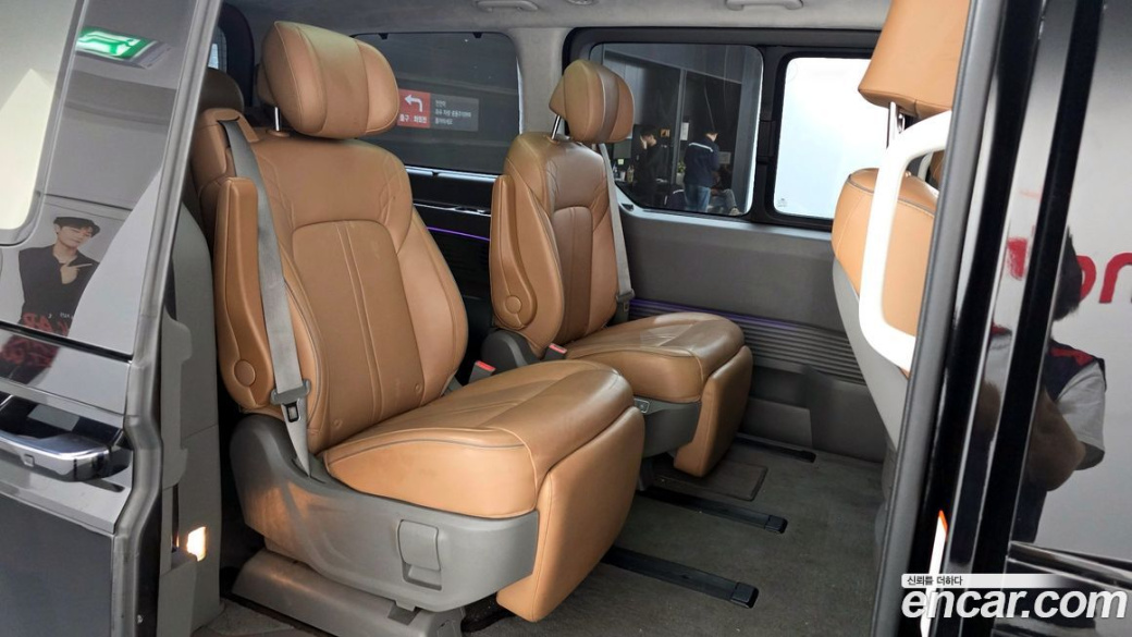 Hyundai Staria 4WD Lounge 7-Seater, 2023