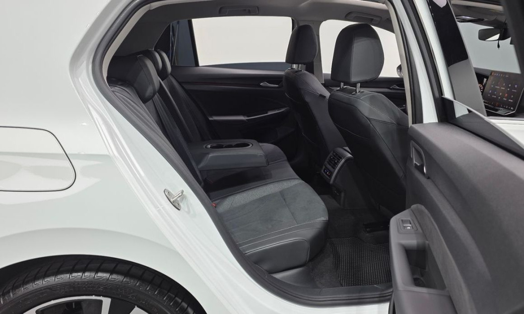 Volkswagen Golf 2.0 TDI Prestige, 2025