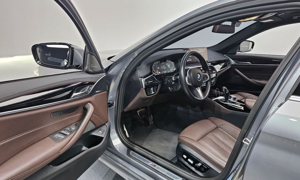 BMW 5-Series 530i xDrive M Sport Package, 2023