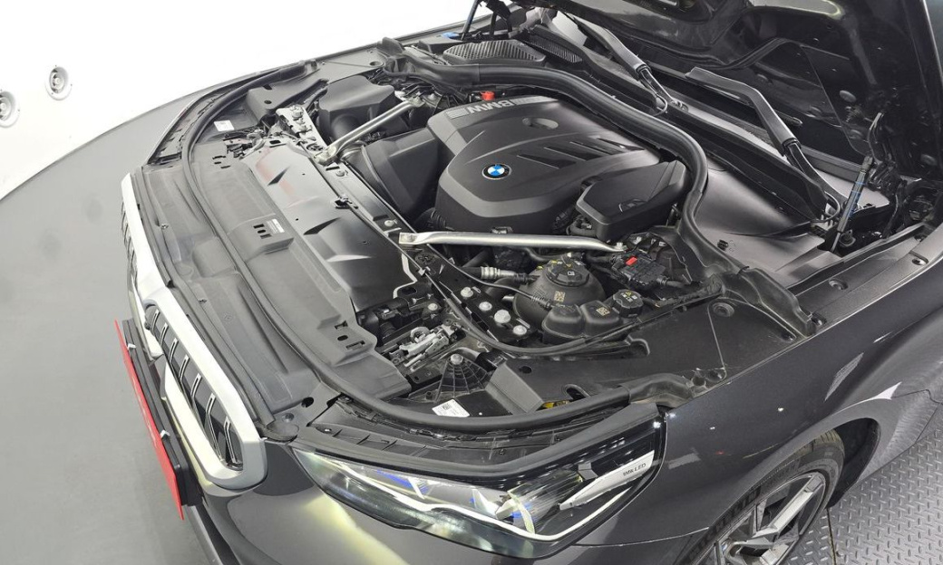 BMW 5-Series 520i, 2025