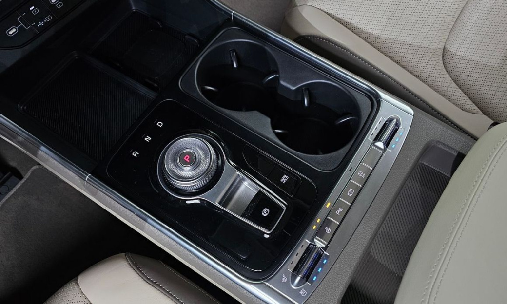 Kia Carnival 7-Seater Gravity, 2025
