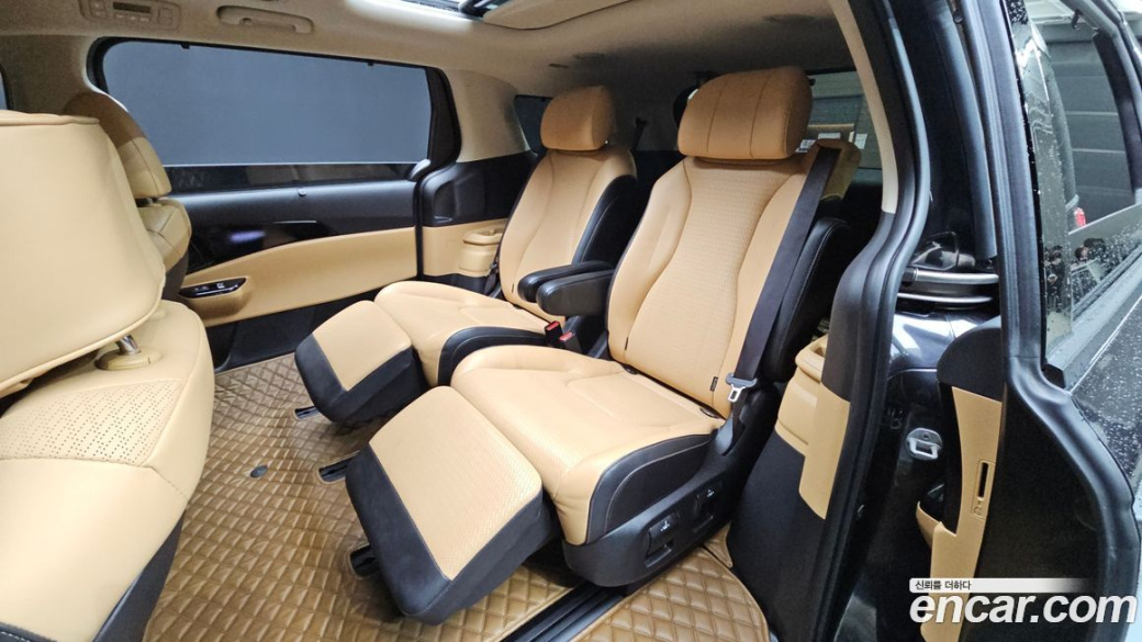 Kia Carnival 7-Seater Signature, 2022