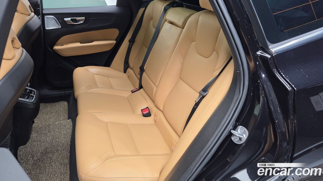 Volvo XC60 B5 Inscription, 2022