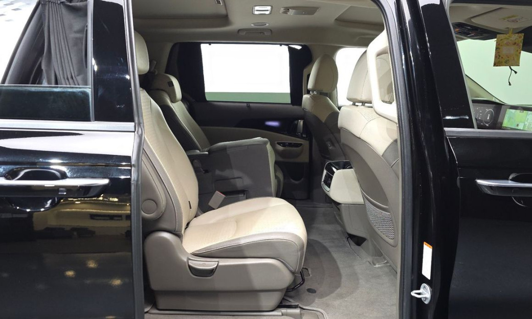 Kia Carnival 11-Seater Signature, 2023