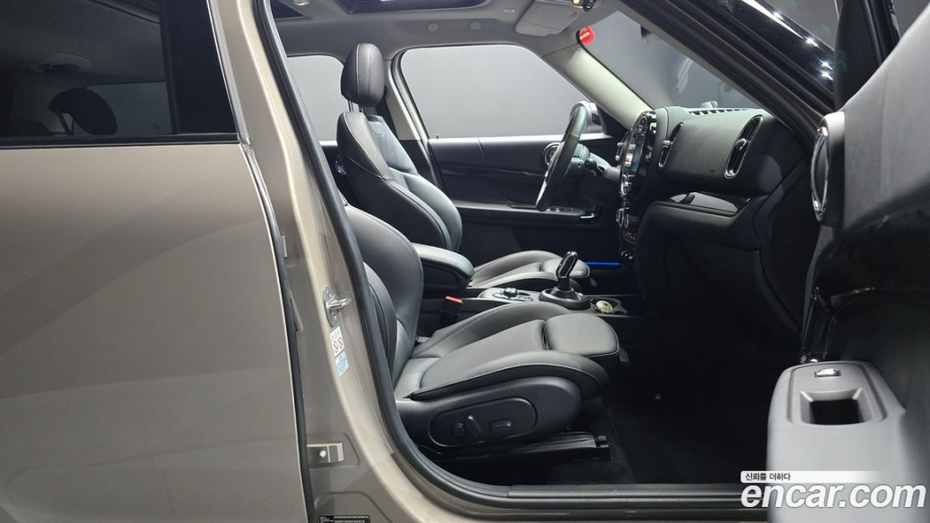 Mini Countryman Classic Plus Launch Pack, 2023