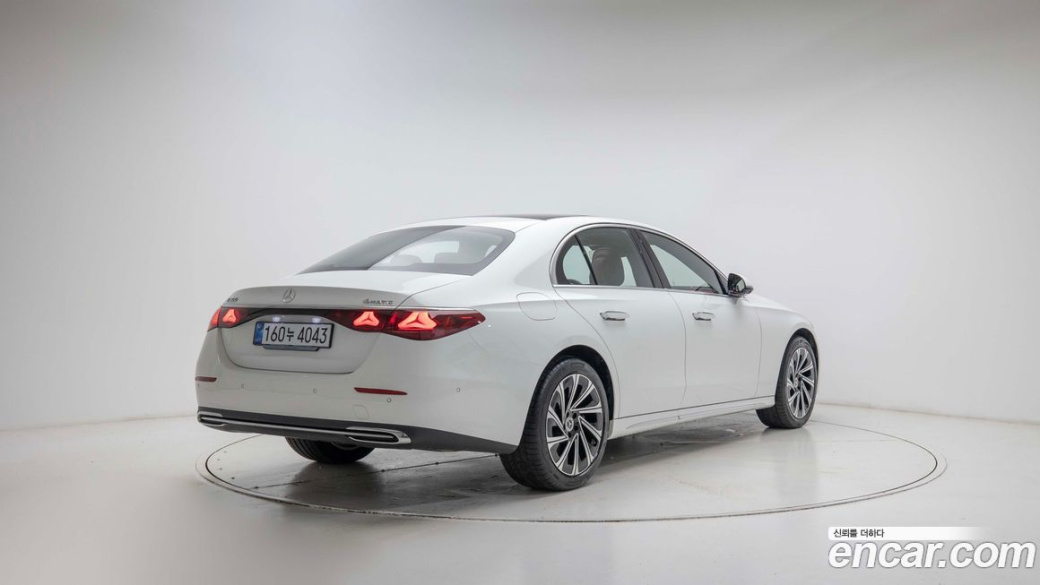 Mercedes-Benz E-Class E300 4MATIC Exclusive, 2026