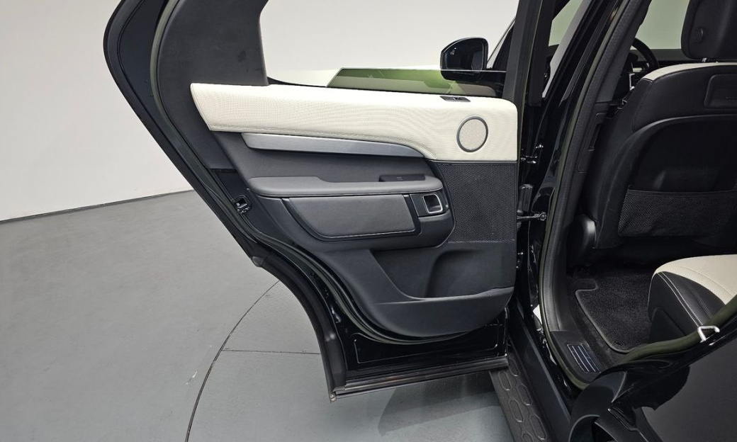 Land Rover Discovery P360 R-Dynamic SE, 2023