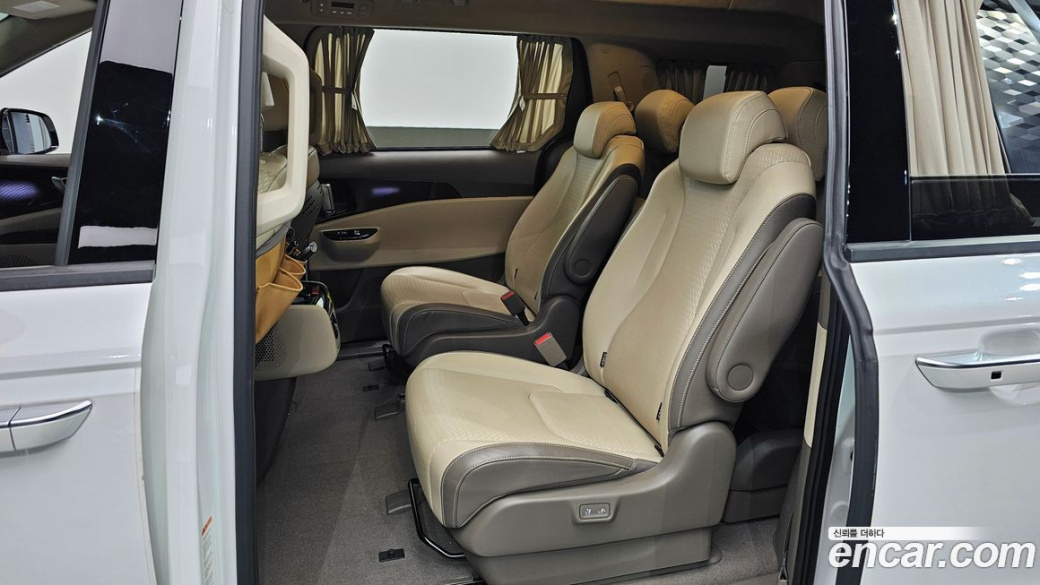 Kia Carnival 9-Seater Hi-Limousine, 2023