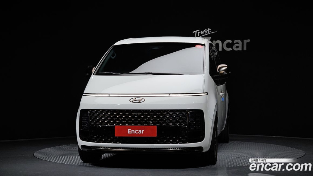 Hyundai Staria Lounge 9-Seater, 2022