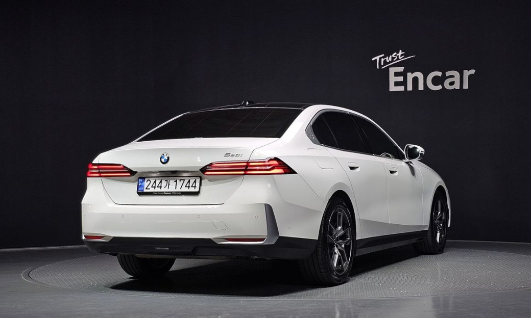 BMW 5-Series 520i, 2024