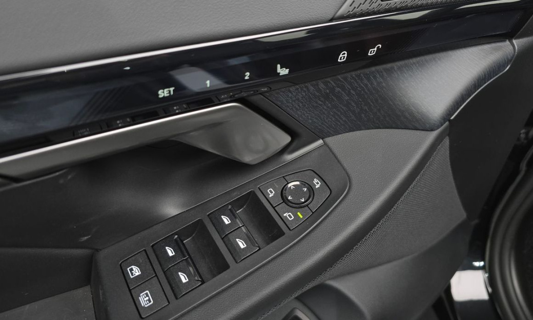 BMW 5-Series 530i xDrive, 2024