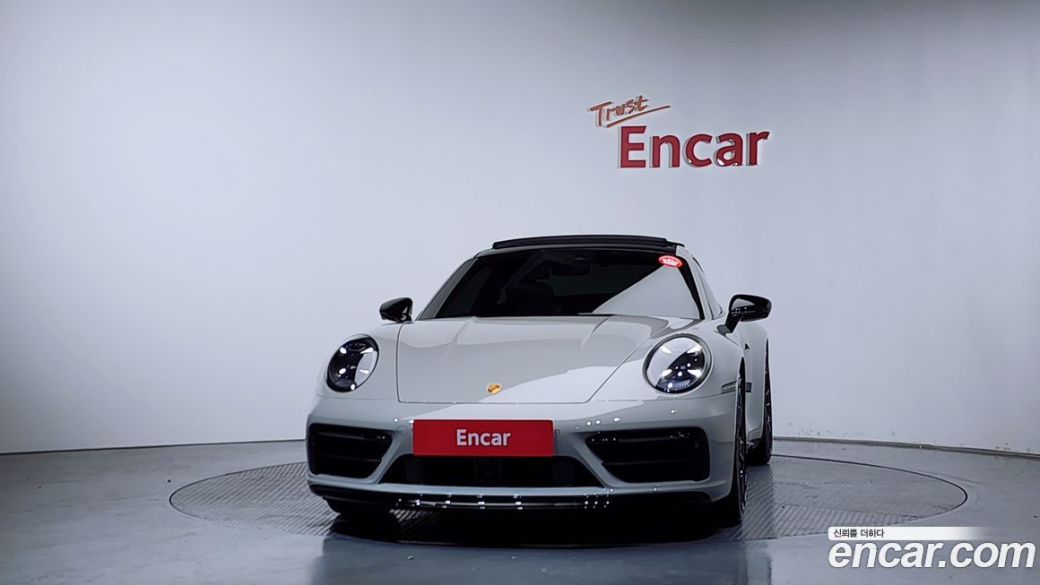 Porsche 911 Carrera 4 GTS, 2023