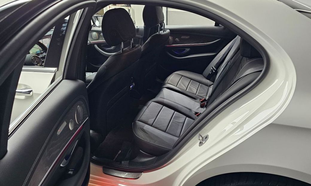 Mercedes-Benz E-Class E350 4MATIC AMG Line, 2022