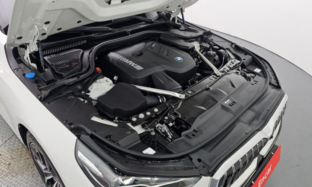 BMW 5-Series 520i M Sport, 2025